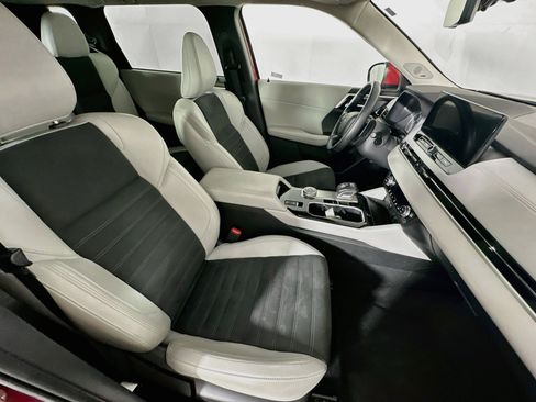 Used 2025 Mitsubishi Outlander SE FWD image 33