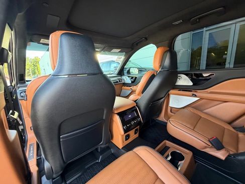 Used 2025 Lincoln Aviator Black Label w/ Jet Appearance Package AWD/4WD image 21