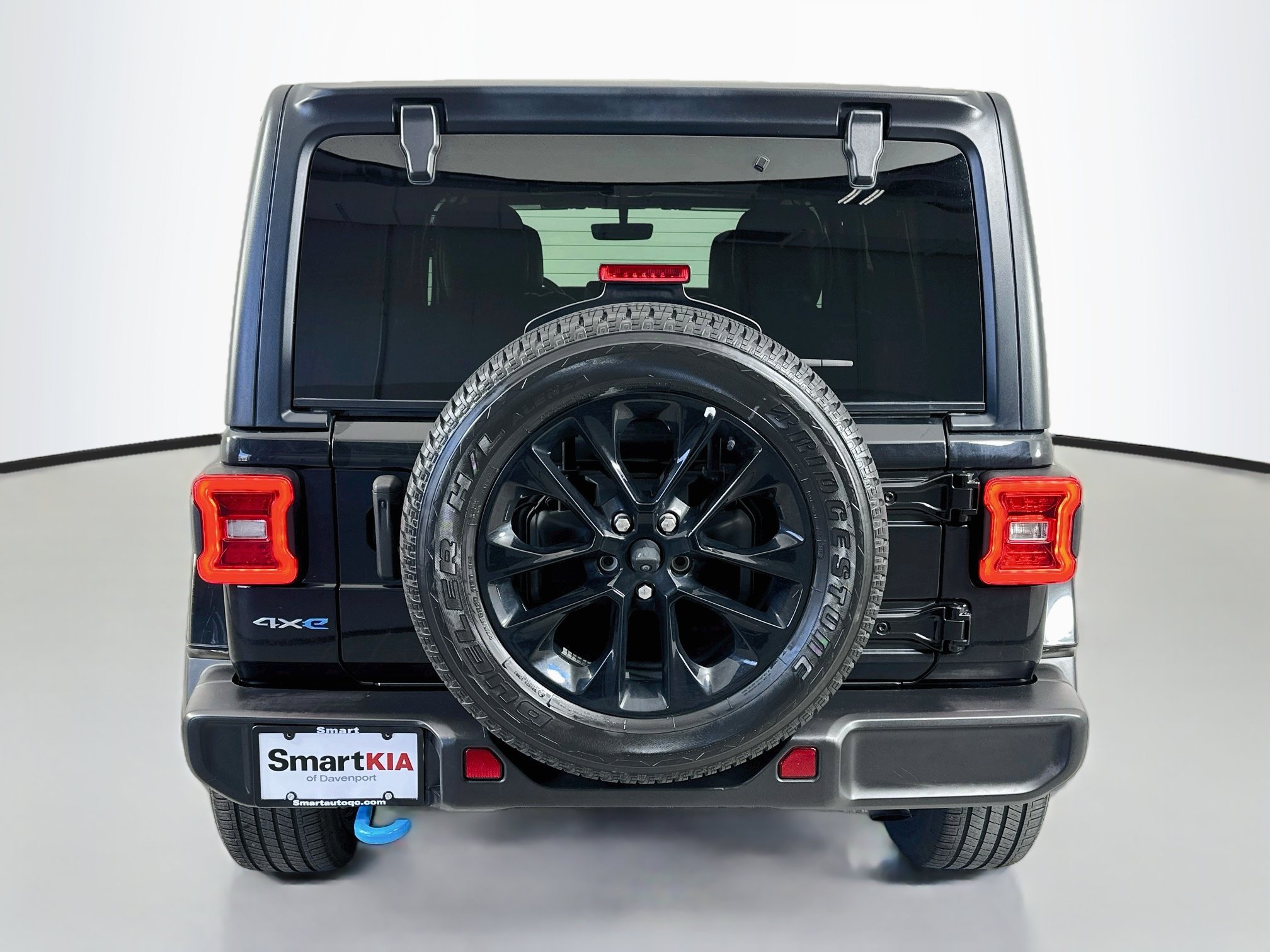 Used 2023 Jeep Wrangler Unlimited Sahara AWD/4WD image 6