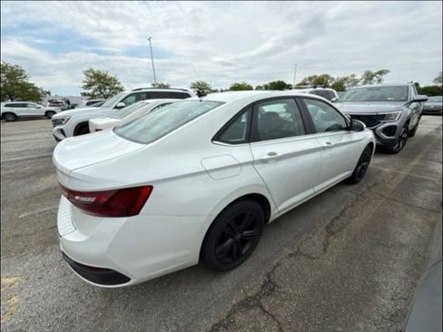 Used 2023 Volkswagen Jetta SE w/ Panoramic Sunroof Package FWD image 6