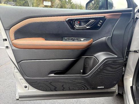 Used 2025 Subaru Forester Touring w/ Touring Package image 10