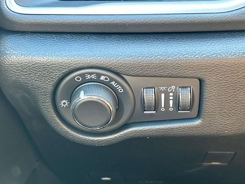 New 2026 Chrysler Voyager LX image 24