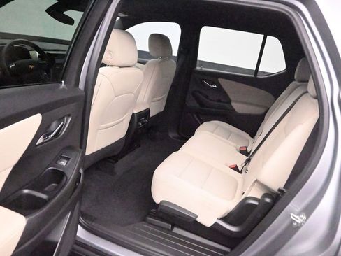 Used 2023 Chevrolet Traverse LS FWD image 15