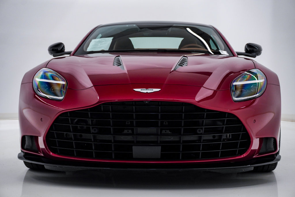 Used 2025 Aston Martin Vanquish RWD image 5