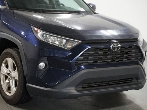 Used 2021 Toyota RAV4 XLE w/ Convenience Package FWD image 4