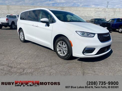 Used 2023 Chrysler Pacifica Touring-L image 1