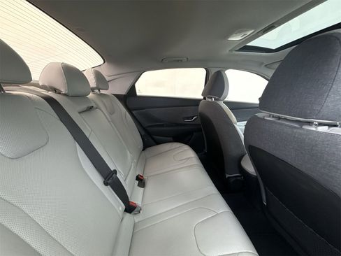 Used 2023 Hyundai Elantra Limited image 34