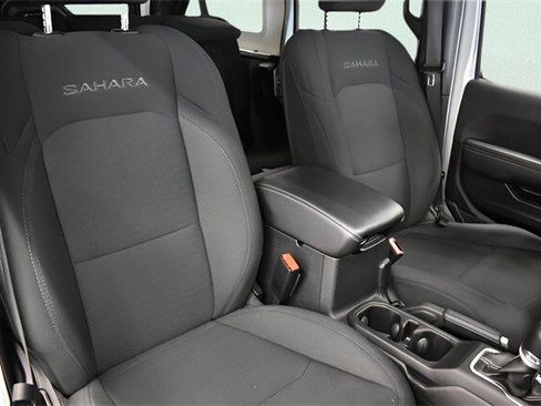 Used 2022 Jeep Wrangler Unlimited Sahara image 6