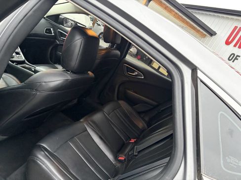 Used 2016 Chrysler 200 Limited w/ Convenience Group image 18