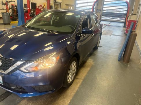 Used 2019 Nissan Sentra SV FWD image 2