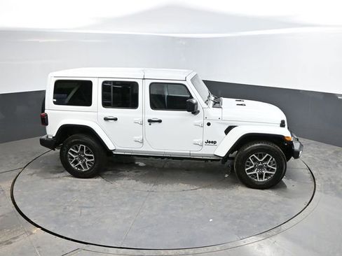 Used 2025 Jeep Wrangler Sahara image 46