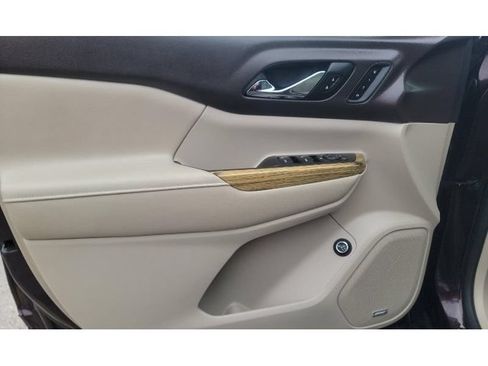 Used 2018 GMC Acadia Denali AWD/4WD image 7