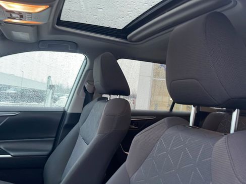 Used 2019 Toyota RAV4 XLE w/ Convenience Package image 9