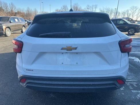 Used 2024 Chevrolet Trax LS w/ LS Convenience Package image 6