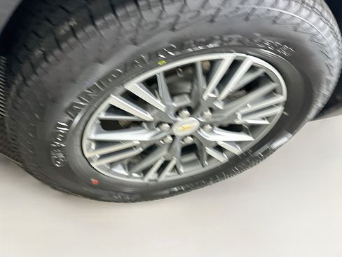 Used 2025 Chevrolet Traverse LT FWD image 11