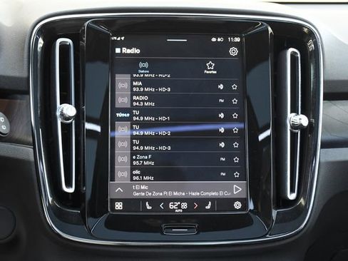 Used 2023 Volvo XC40 Recharge Plus image 15