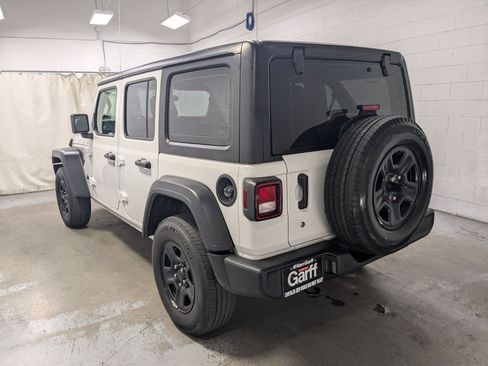 Used 2022 Jeep Wrangler Unlimited Sport AWD/4WD image 9