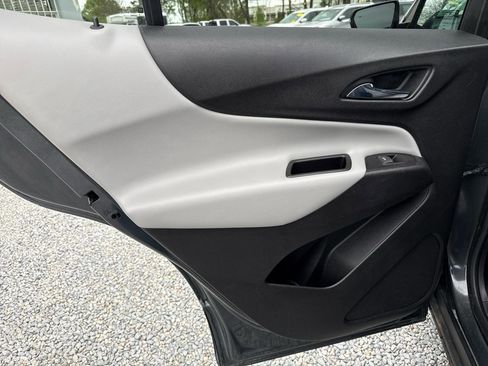 Used 2018 Chevrolet Equinox LT image 16