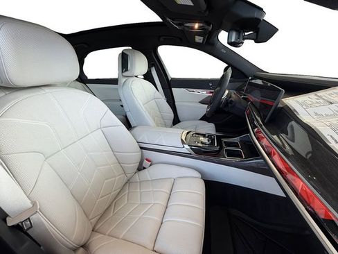 New 2026 BMW 740i xDrive w/ Executive Package image 22