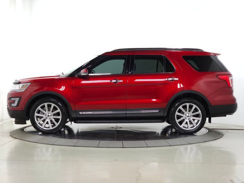 Used 2017 Ford Explorer Limited w/ Equipment Group 301A AWD/4WD image 5