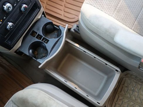 Used 2008 Chrysler Town & Country Touring image 33