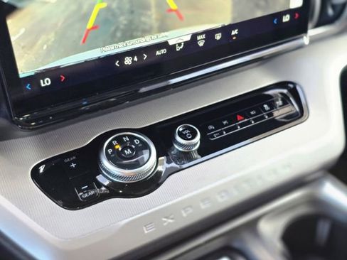 Used 2025 Ford Expedition Active image 24