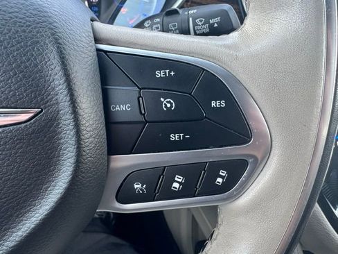 Used 2021 Chrysler Pacifica Limited image 24