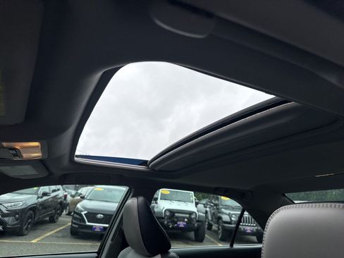 Used 2017 Toyota Camry SE w/ Moonroof Package FWD image 30