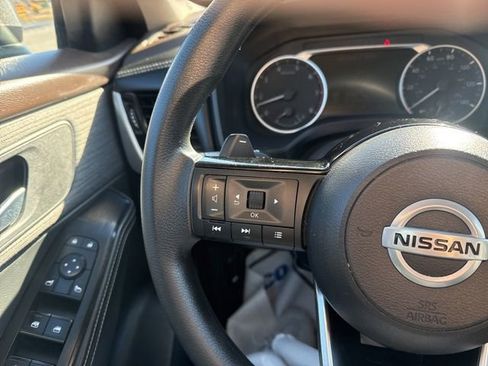 Used 2021 Nissan Rogue SV image 16