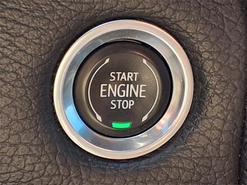 Used 2021 GMC Yukon XL Denali image 16