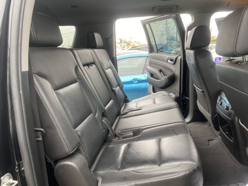 Used 2019 Chevrolet Suburban LT RWD image 21