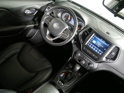 Used 2021 Jeep Cherokee Latitude Lux 80th Anniv w/ Quick Order Package 26U 80TH image 9