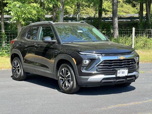 Used 2025 Chevrolet TrailBlazer LT AWD/4WD image 1