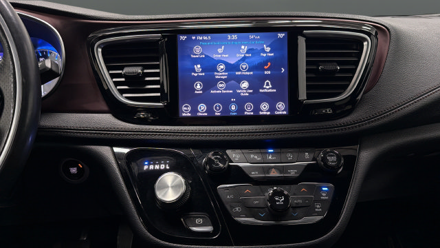 Used 2020 Chrysler Pacifica Limited FWD image 13
