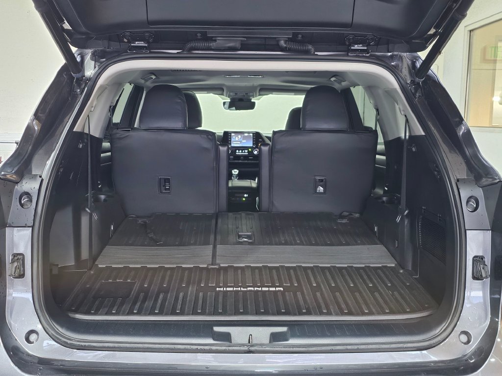 Used 2022 Toyota Highlander XLE AWD/4WD image 27