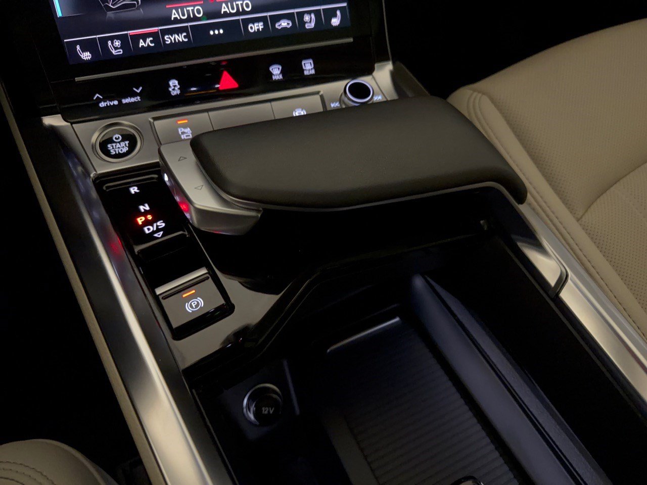 Certified 2024 Audi Q8 e-tron Premium Plus AWD/4WD image 21