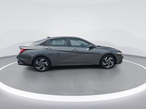 New 2026 Hyundai Elantra Limited FWD image 9
