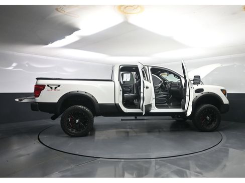 Used 2019 Nissan Titan SV w/ SV Convenience Package image 31