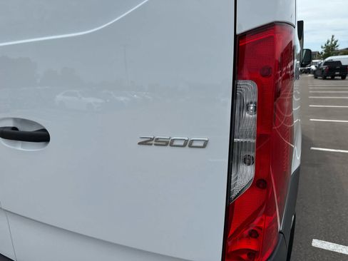 Used 2025 Mercedes-Benz Sprinter 2500 image 10