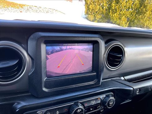 Used 2023 Jeep Wrangler Unlimited w/ Cold Weather Group image 19