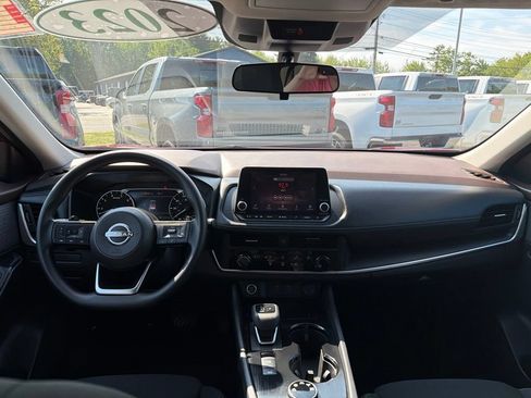 Used 2023 Nissan Rogue S AWD/4WD image 10