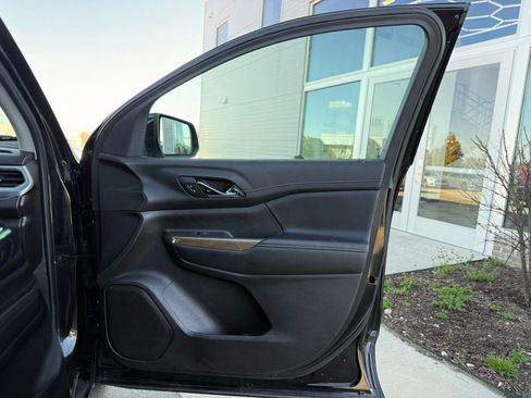 Used 2019 GMC Acadia SLE image 28