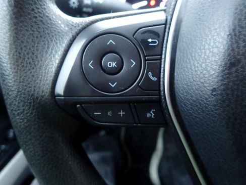 Used 2018 Toyota Camry LE image 14