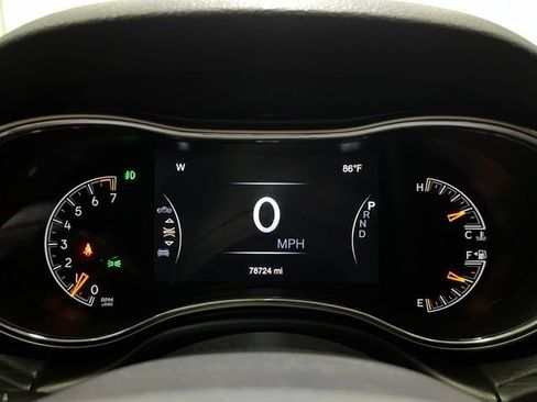 Used 2019 Jeep Grand Cherokee Altitude AWD/4WD image 17