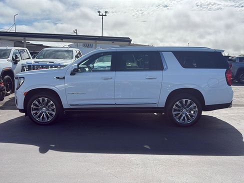 Used 2023 GMC Yukon XL Denali AWD/4WD image 5