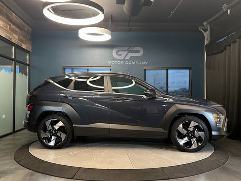 Used 2024 Hyundai Kona Limited image 2