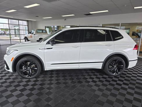 Used 2024 Volkswagen Tiguan SE R-Line AWD/4WD image 6