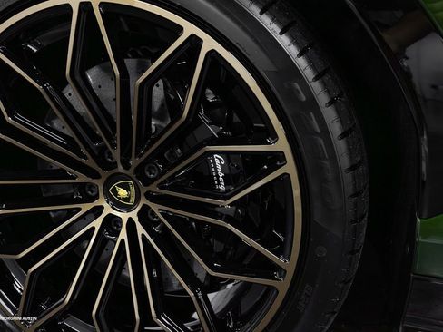 New 2025 Lamborghini Urus SE image 7