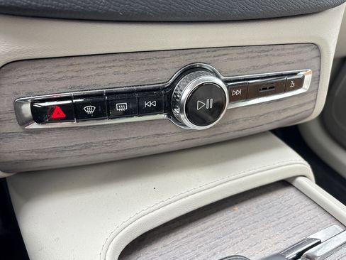 Certified 2024 Volvo XC90 B6 Plus w/ Protection Package Premier image 18