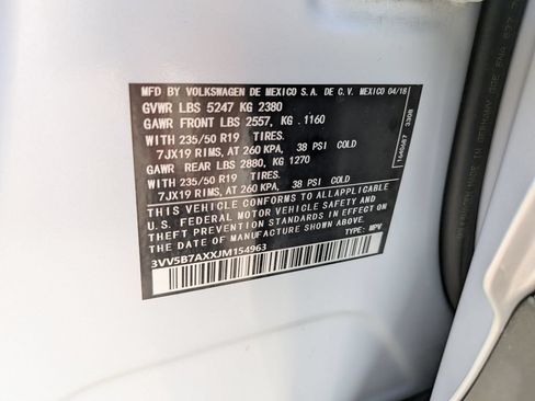 Used 2018 Volkswagen Tiguan SEL Premium FWD image 34